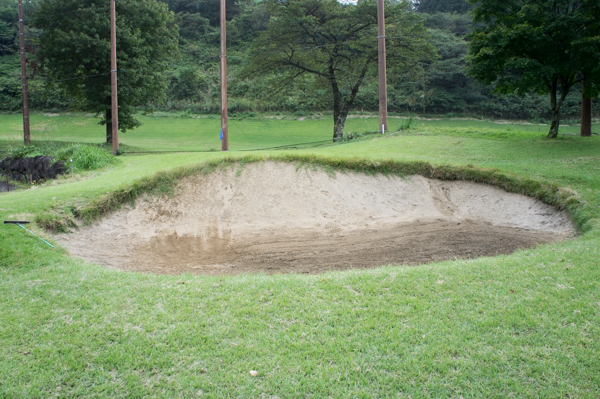 ヴィレッジ東軽井沢ゴルフクラブの練習バンカーの画像